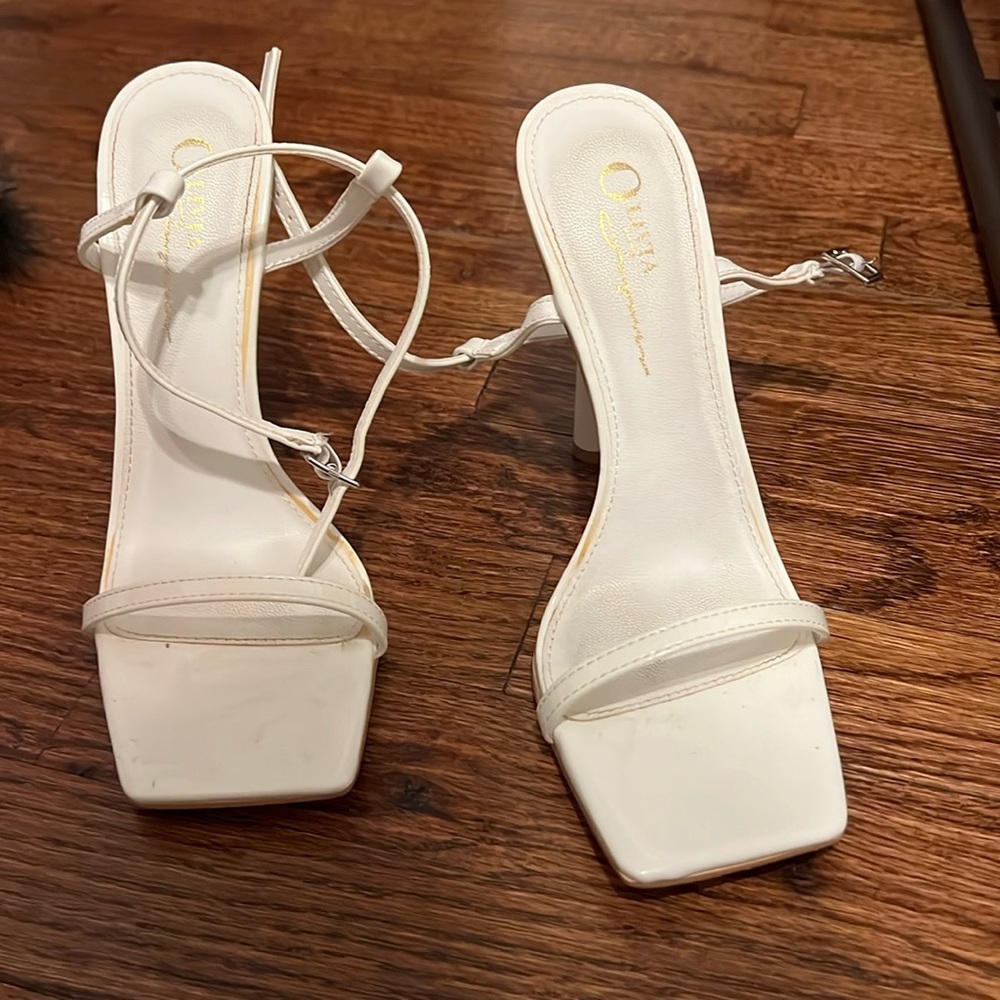 Women’s worn once white heel size 6.5